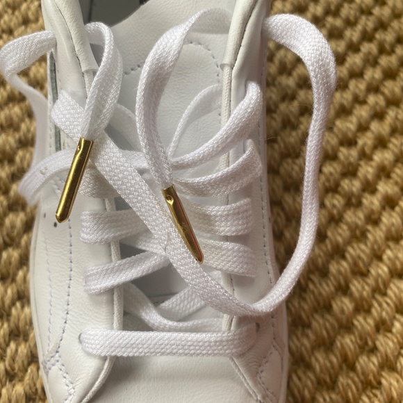 Women’s white sleek sneakers Adidas with gold details - Picture 6 of 9